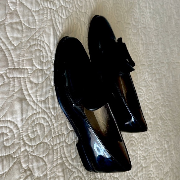 Bandolino Black Patent Leather Flats & Loafers w/ Velvet Bow - Picture 5 of 6